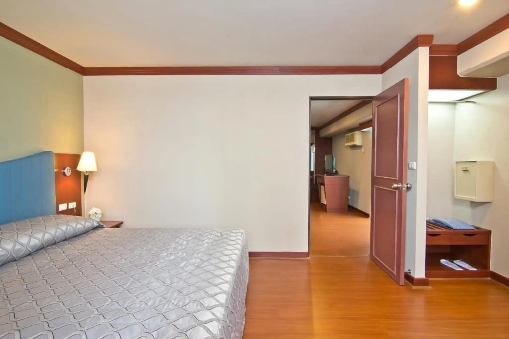 Baiyoke Suite Hotel - photo 6