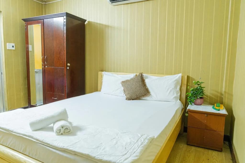 Long Son Hotel - photo 2