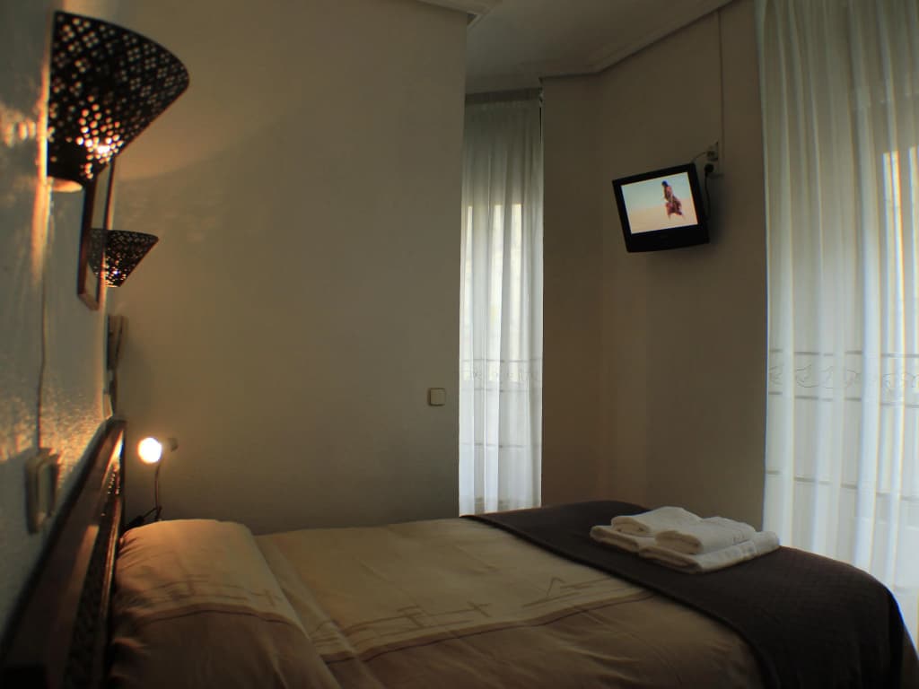 Hostal Esmeralda - photo 3