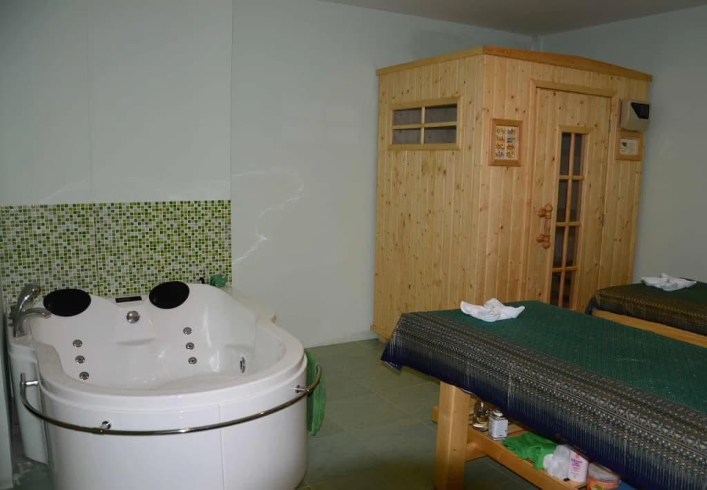 Emerald Hotel - photo 11