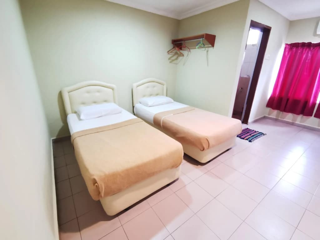 OYO 89817 Hotel Sura - photo 3