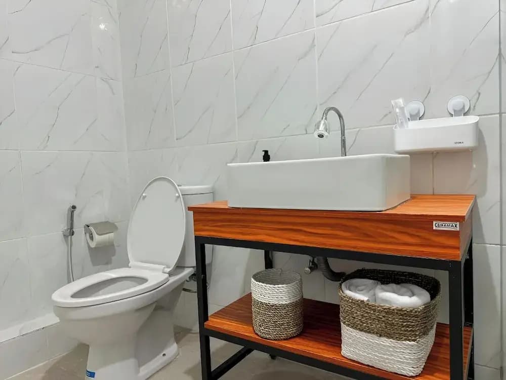 Merdeka Kuta Guesthouse - photo 16