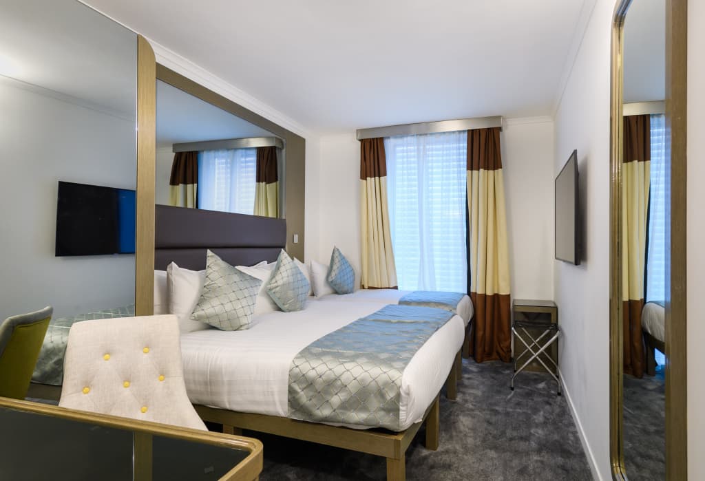 Atrium Hotel Heathrow - photo 3