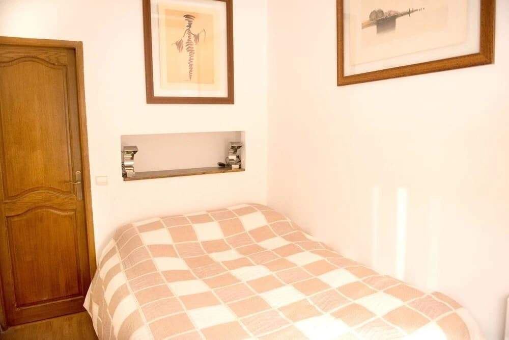 Apartment With one Bedroom in Paris, With Wonderful City View, Furnish - photo 3