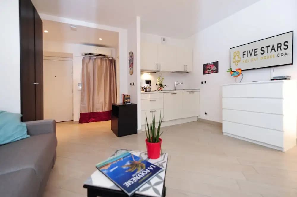 Studio Orange Five Stars Holiday House - photo 3