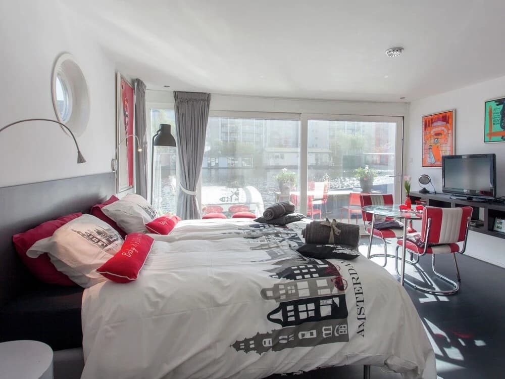 A Bed & Breakfast on a Splendid Houseboat - photo 5