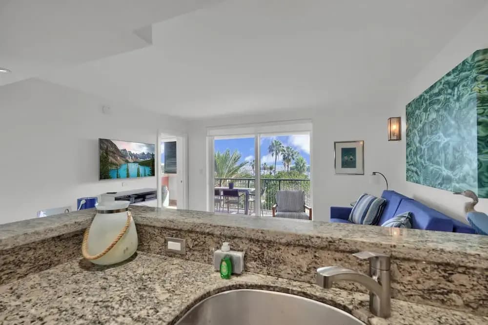 Gorgeous Spacious 2bed Bayview Apartment - photo 10
