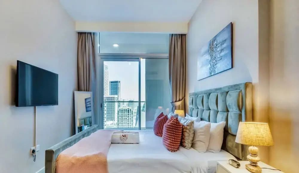 Waterfront 2BR w Canal View Near Burj Khalifa - photo 6