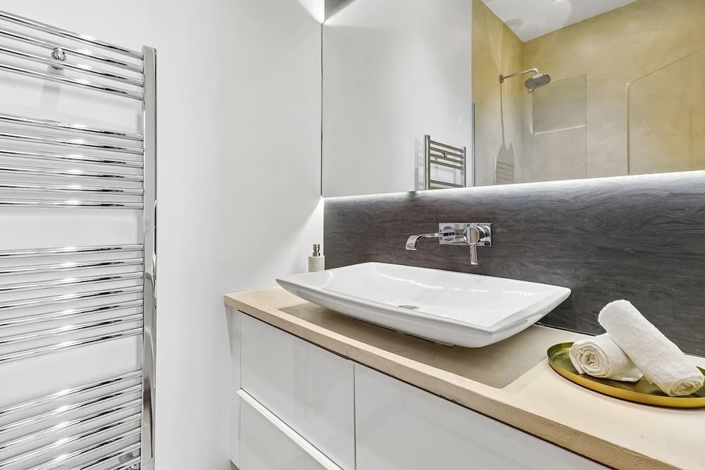 Elegant 1BR near Notre-Dame Cathedral - photo 7