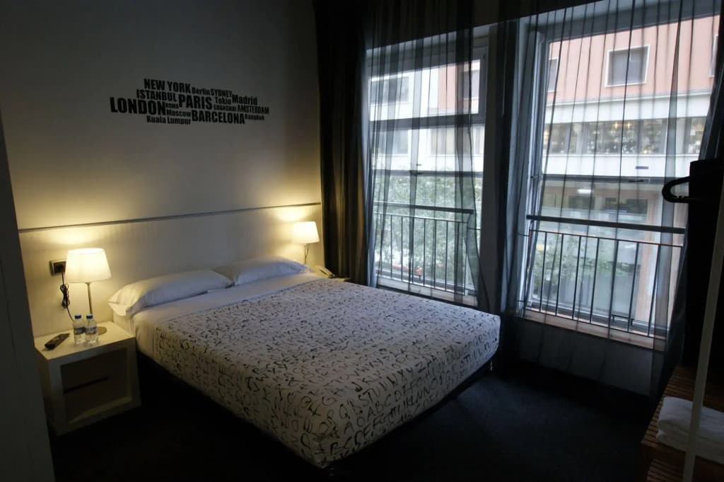 Hostal Mayerling Centro - photo 4