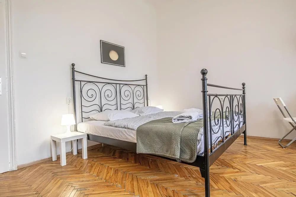Bright 2BR Apartment Near Danube - photo 2