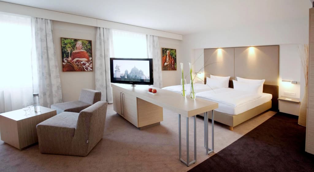 Estrel Hotel Berlin - photo 4