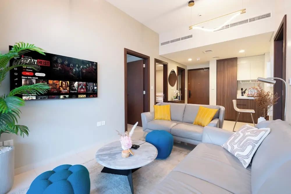 KeyRock - Chic 2BR Escape with Pool - photo 15