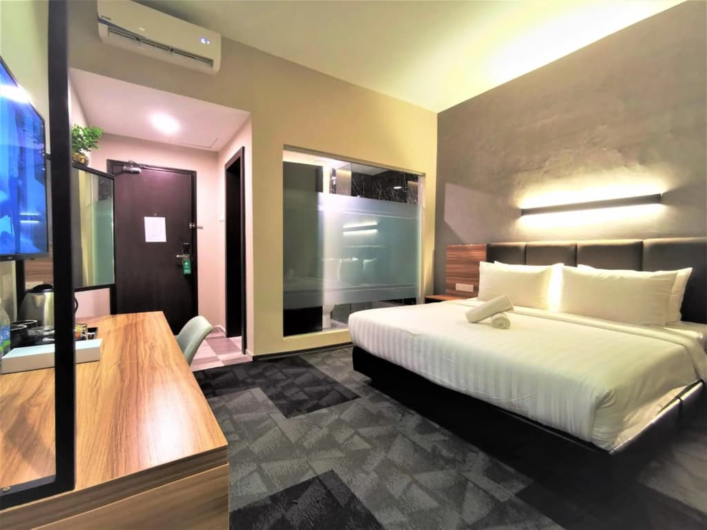 Prestigo Hotel - photo 4