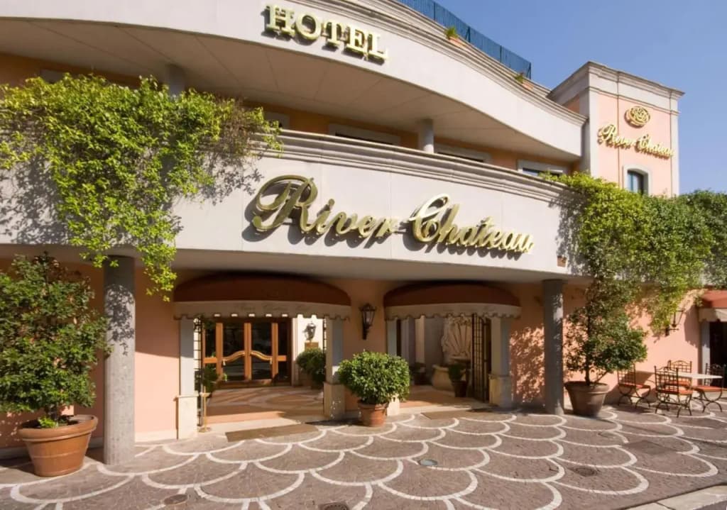 River Château Hotel - photo 1