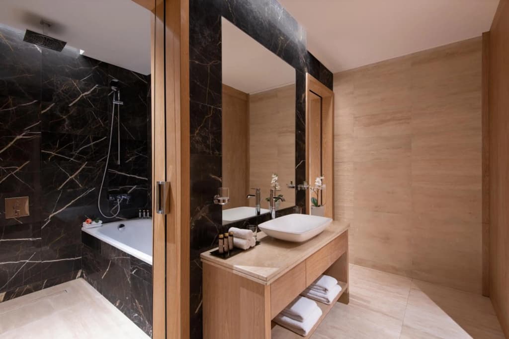 The Bentley Luxury Hotel and Suites - photo 8