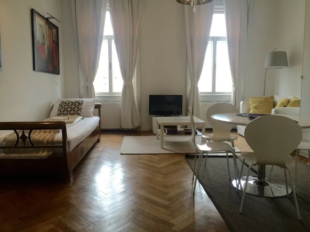 Kunsthaus Apartments - photo 22