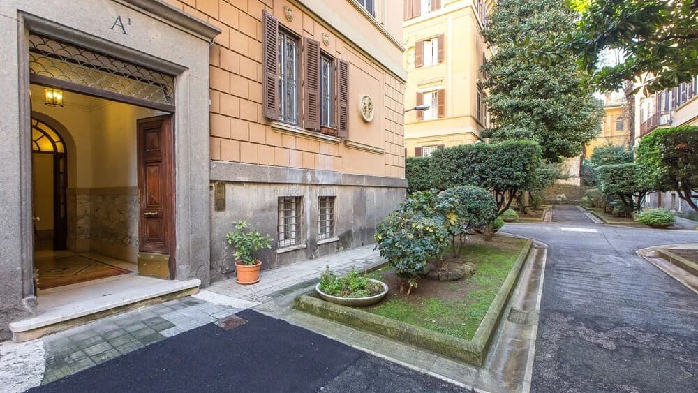 Rental In Rome Parioli Apartment - photo 1