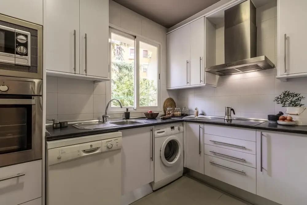 Aversa - 2 Bedrooms in Azca - photo 12