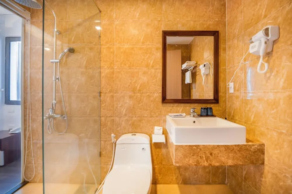 Waikiki Beach Hotel Da Nang - photo 8
