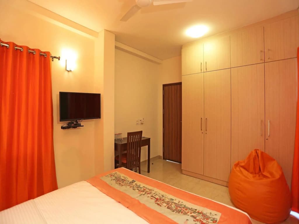 OYO Flagship 494 East of Kailash - photo 2