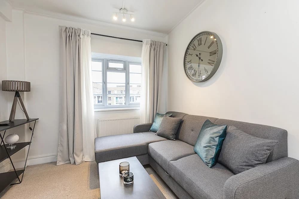 Imperial Suite in Swiss Cottage - photo 8