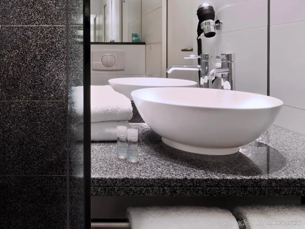 Motel One Prague-Florentinum - photo 5
