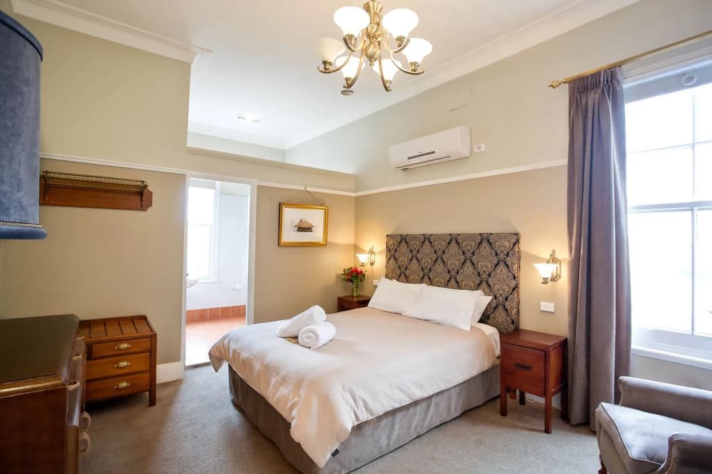 Alexandra Hotel - photo 2