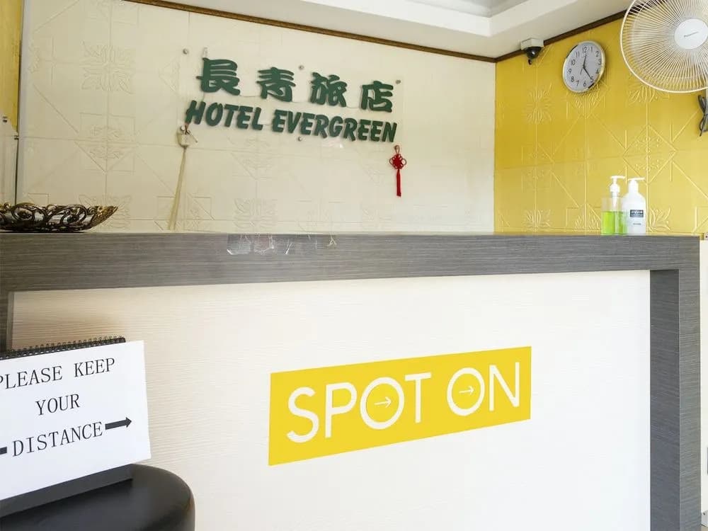SPOT ON 89582 Evergreen Hotel - photo 2