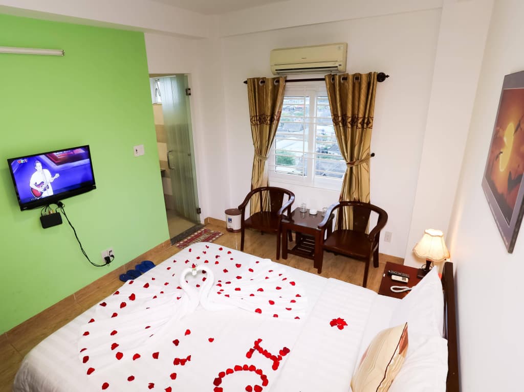 Little Gold Hotel - photo 17
