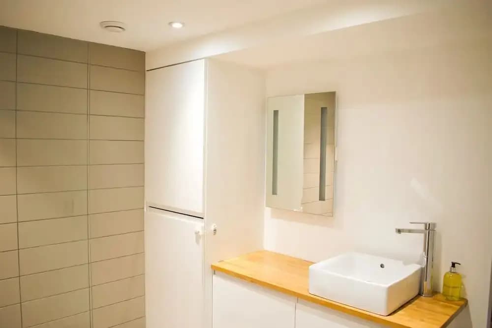 Bright And Modern 2 Bedroom Flat - photo 7