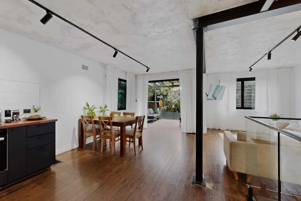Sunlit 3-bed Coastal Stay With Private Deck - photo 3