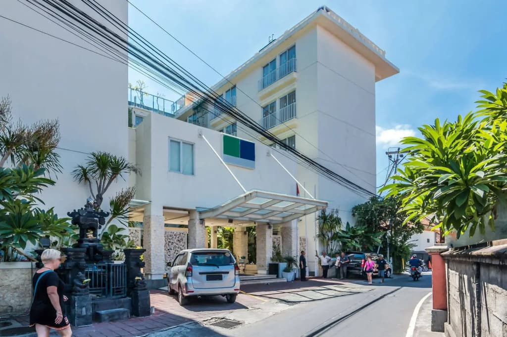 ZEN Rooms Kuta Square Mall - photo 19