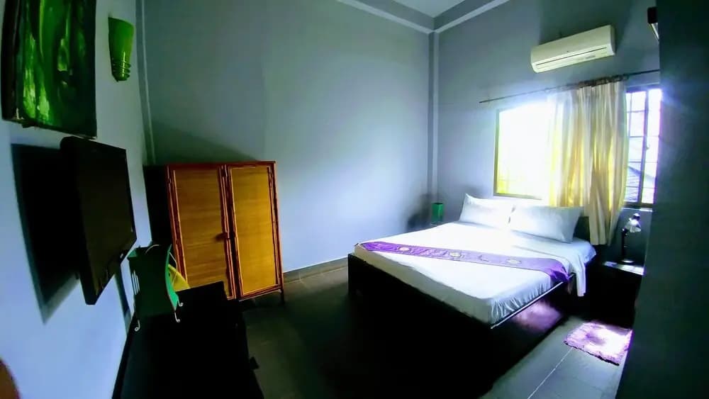The 84 Hotel ( River Queen ) - photo 3