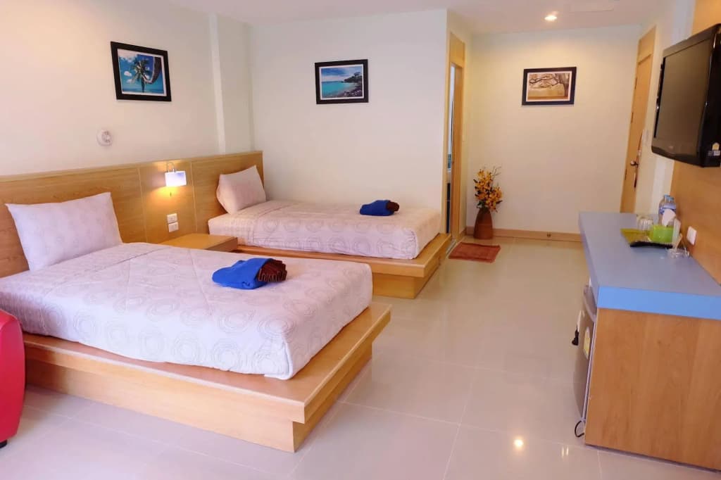 Patong Eyes Hotel - photo 6