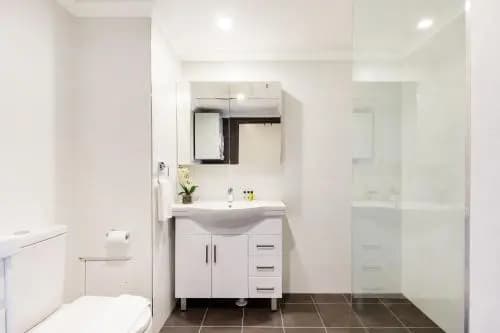 Surry Hills Fully Self Contained Modern 1 Bed Apartment (1012ELZ) - photo 7
