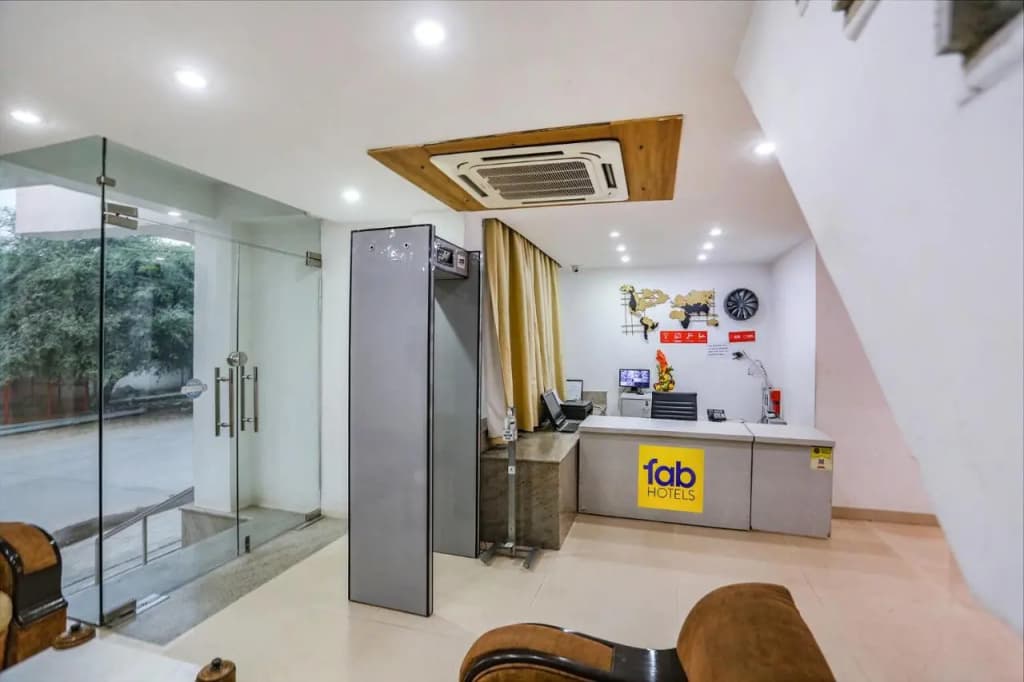 FabExpress Taj Home Stay - main photo