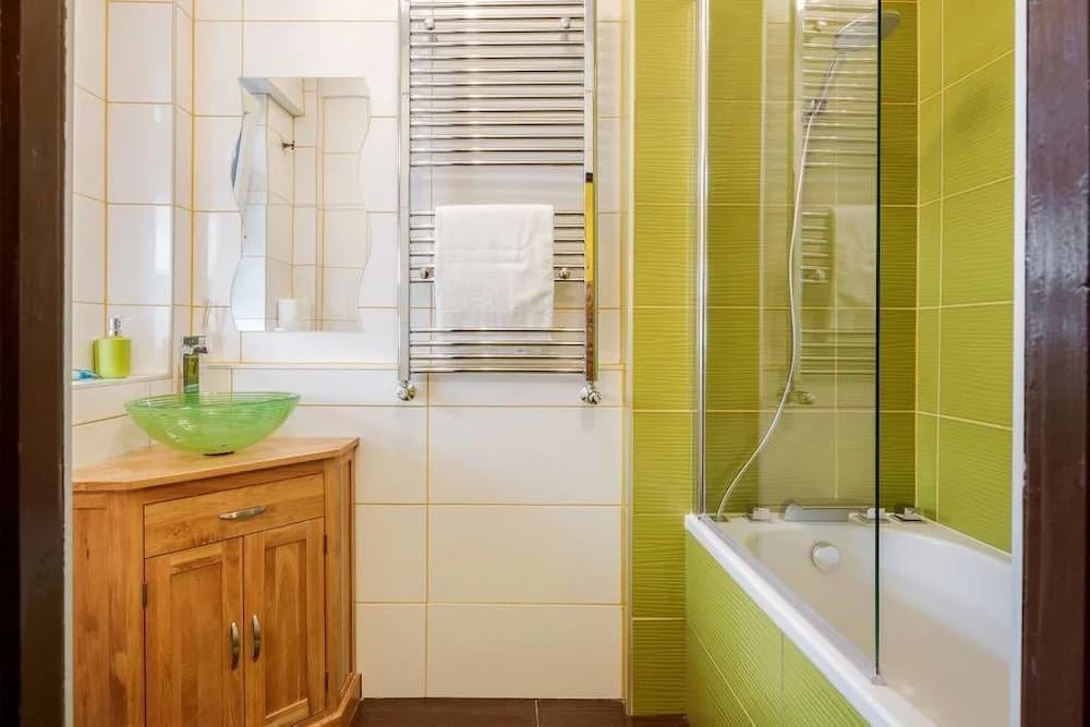 Tower Bridge Apartment - photo 7