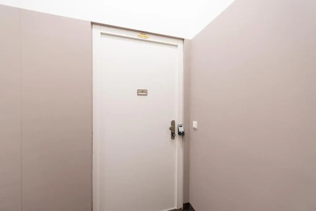 Feel the city life from the Gustav Klimt studio - photo 11