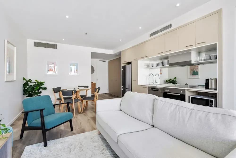 Stylish 2-bed Apartment Near MCG - photo 12