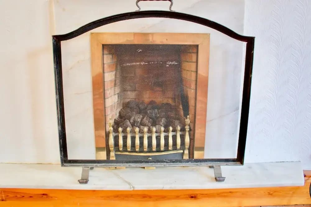 Spacious 2 Bedroom Apartment Near Holyrood Park - photo 1