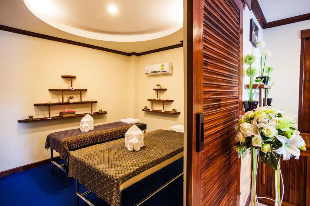 Howard Johnson by Wyndham Phuket Naiyang - photo 4