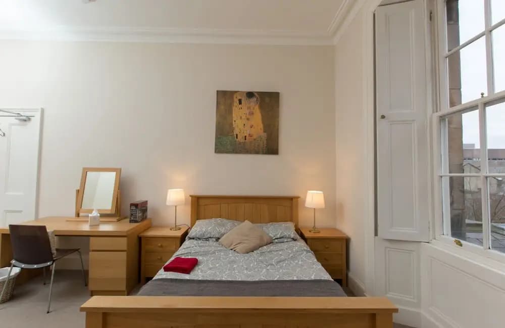 Spacious, Bright 5-br Flat for 10 in Edinburgh - photo 17