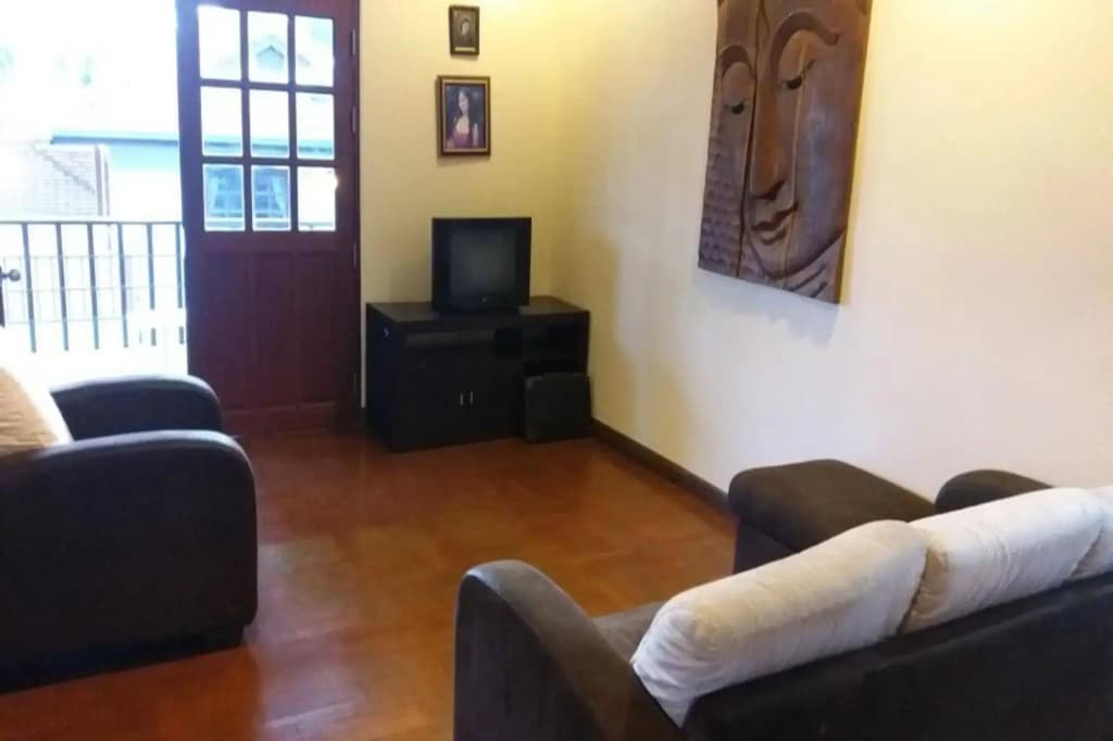 Chaulty Towers Guest House - photo 3