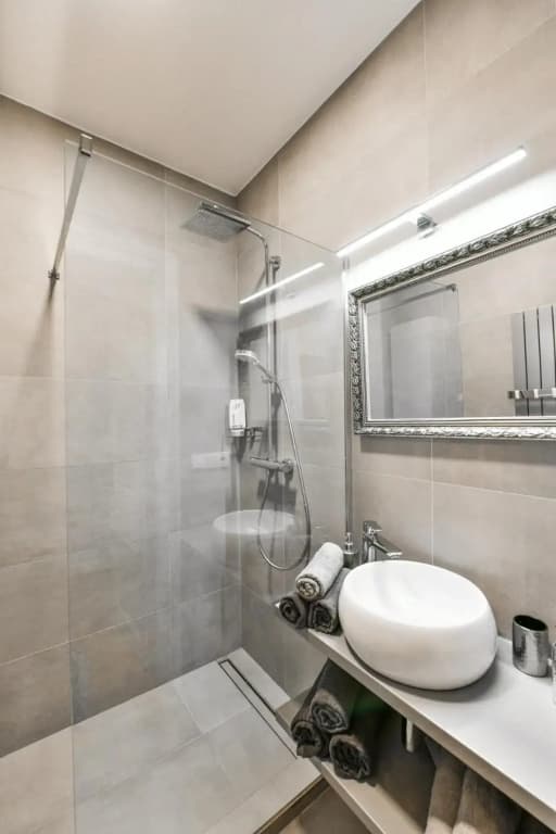 Cosmopolitan Central Prague Apartment - photo 9