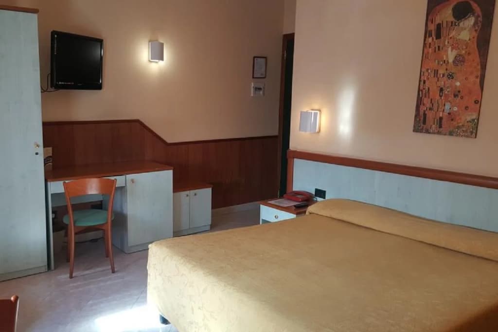 Hotel Laurence - photo 6