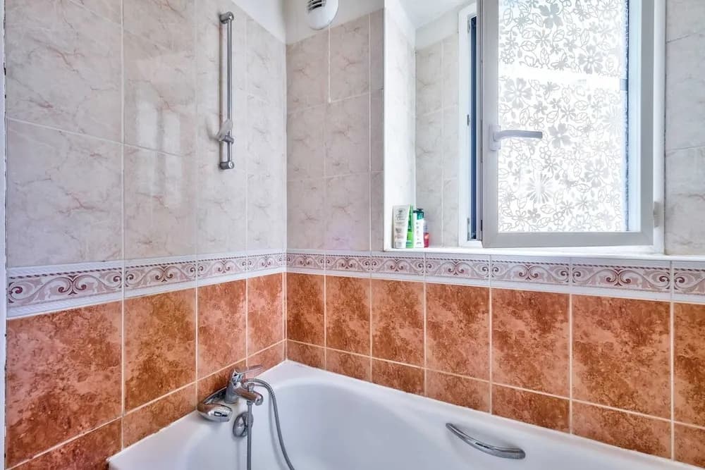 Nice 2 Room Apartment in Paris - photo 8