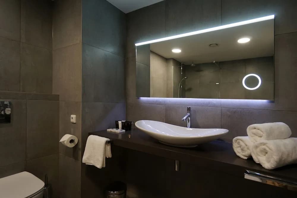Friday Hotel - photo 8