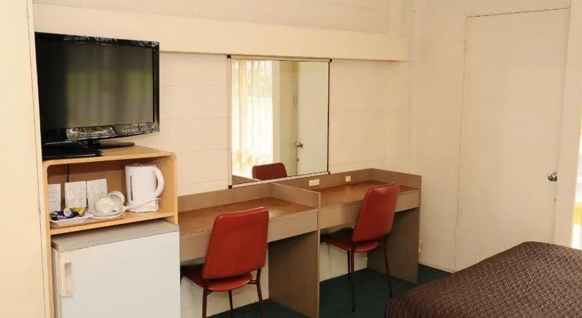 The Peninsula Motor Inn - photo 12