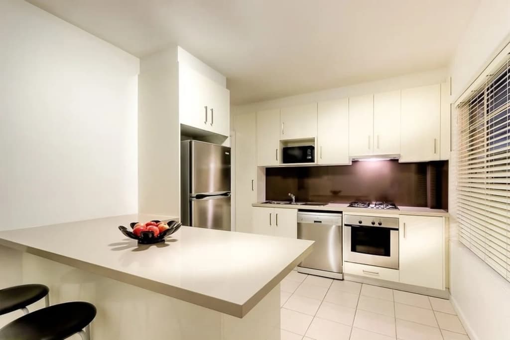 Crest on Barkly Serviced Apartments - photo 16